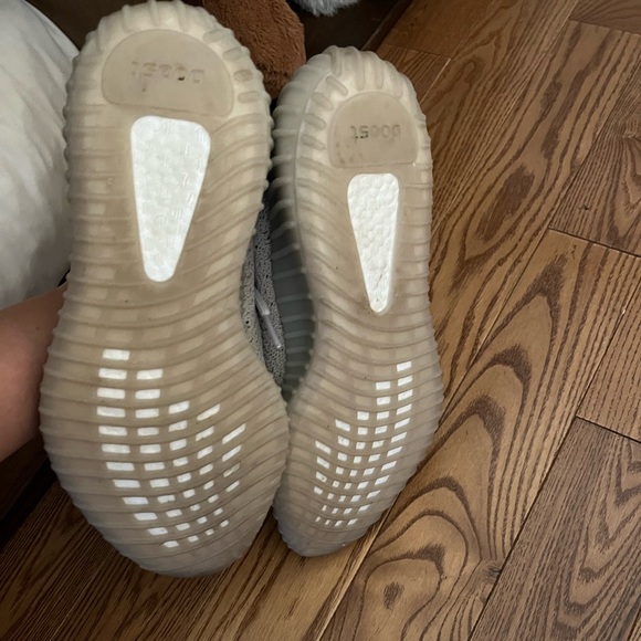 Yeezy size 42 - Picture 8 of 8